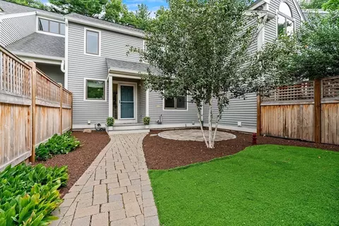 93 Hillside Dr #93, Wayland, MA 01778