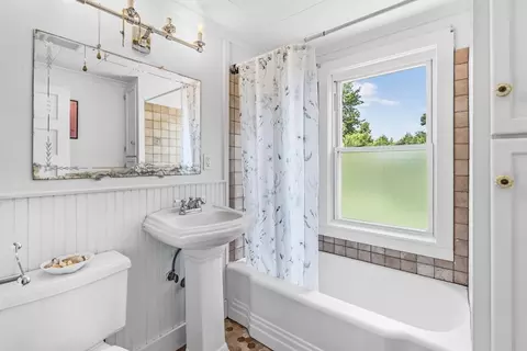 Bath - 417 Westhampton Rd, Florence, MA 01062 photo 3 of 4
