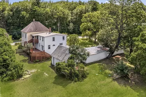 Exterior - 417 Westhampton Rd, Florence, MA 01062 photo 4 of 6