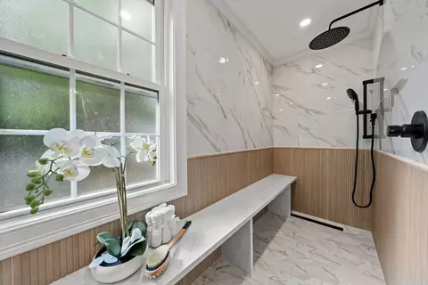 Bath - 162 High St, Danvers, MA 01923 photo 5 of 6