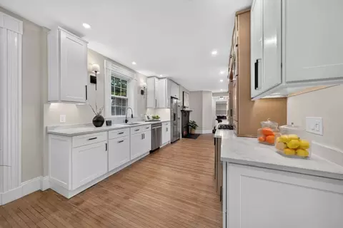 Entry Way - 162 High St, Danvers, MA 01923 photo 4 of 7