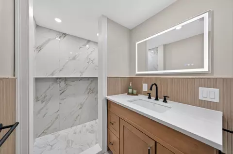 Bath - 162 High St, Danvers, MA 01923 photo 2 of 6