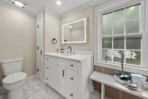 Bath - 162 High St, Danvers, MA 01923 photo 6 of 6