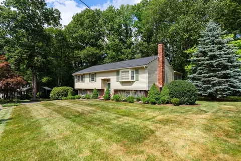 25 Lisa Ln, Reading, MA 01867 photo 3