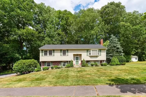 25 Lisa Ln, Reading, MA 01867 photo 2