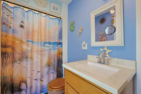 Bath - 36 Laurier St, Worcester, MA 01603 photo 2 of 3