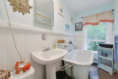 Bath - 36 Laurier St, Worcester, MA 01603 photo 3 of 3