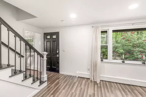 Entry Way - 9 Colonial Rd, Sutton, MA 01590 photo 2 of 6