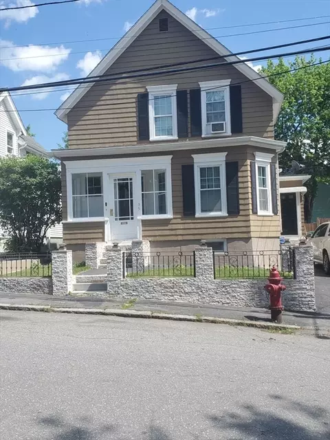 35 Farmland Rd, Lowell, MA 01850