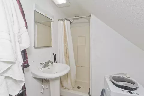 Bath - 34 E School St, West Springfield, MA 01089 photo 3 of 3