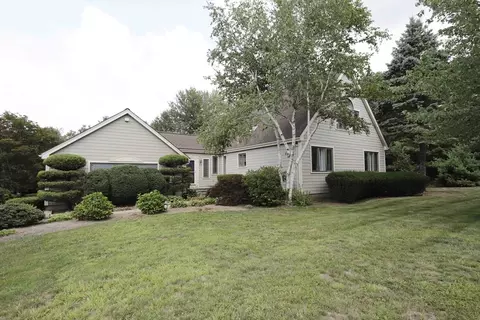 12 Amanda Rd, Freetown, MA 02702