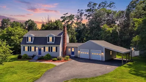 38 Dunstable Rd, Westford, MA 01886