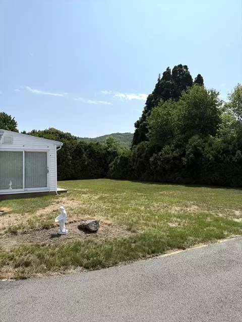 Exterior - 6 Gross Ln, Easthampton, MA 01027 photo 7 of 13