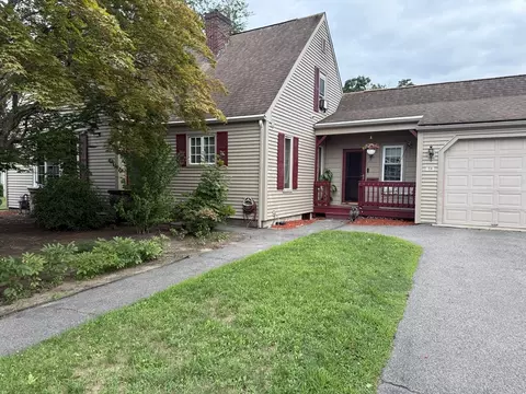 59 Mulberry St, Attleboro, MA 02703