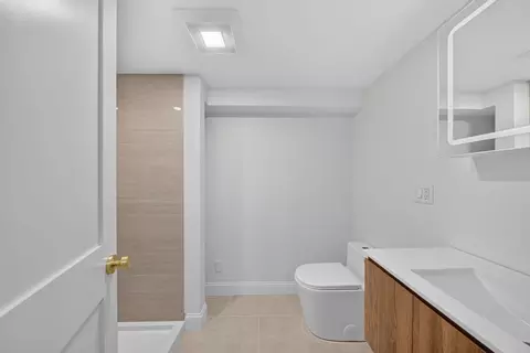 Bath - 8 Everett St, Wakefield, MA 01880 photo 3 of 3