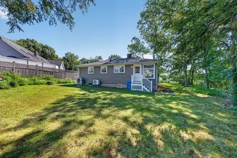 Exterior - 8 Everett St, Wakefield, MA 01880 photo 2 of 3