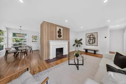 Living - 8 Everett St, Wakefield, MA 01880 photo 3 of 4