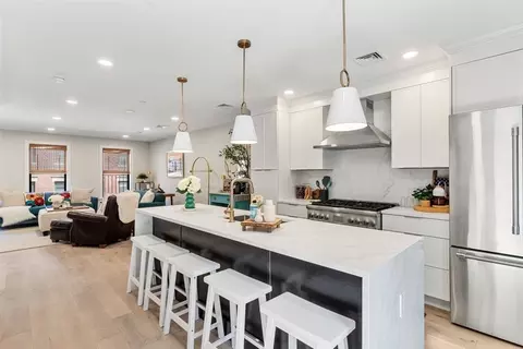82 Endicott St #3, Boston, MA 02113
