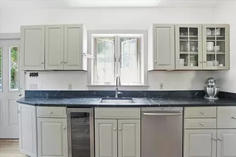 Kitchen - 424 Main St, Hingham, MA 02043 photo 3 of 3