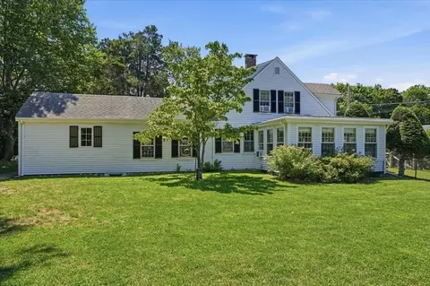 Exterior - 424 Main St, Hingham, MA 02043 photo 5 of 7