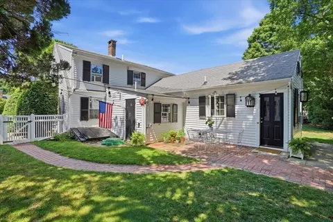 Exterior - 424 Main St, Hingham, MA 02043 photo 2 of 7