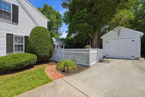 Exterior - 424 Main St, Hingham, MA 02043 photo 6 of 7