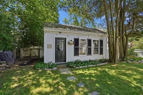 Exterior - 424 Main St, Hingham, MA 02043 photo 4 of 7