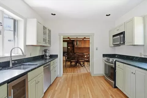 Kitchen - 424 Main St, Hingham, MA 02043 photo 2 of 3