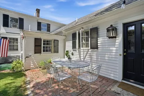 Exterior - 424 Main St, Hingham, MA 02043 photo 3 of 7