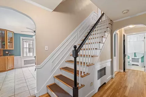 Entry Way - 30 Saint Elmo Rd, Worcester, MA 01602 photo 2 of 3