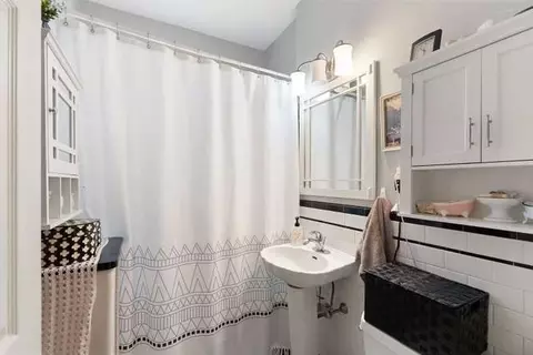 Bath - 52 Eastern Ave, Lynn, MA 01902 photo 1 of 2