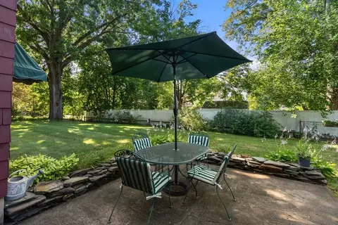 69 Mohawk Dr, Springfield, MA 01129 photo 2