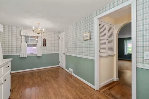 69 Mohawk Dr, Springfield, MA 01129 photo 5