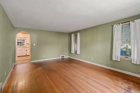 69 Mohawk Dr, Springfield, MA 01129 photo 9