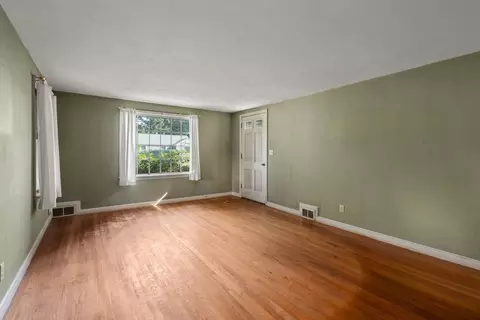 69 Mohawk Dr, Springfield, MA 01129 photo 8