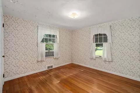 69 Mohawk Dr, Springfield, MA 01129 photo 12