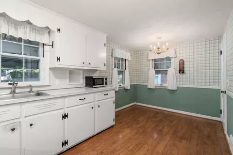 69 Mohawk Dr, Springfield, MA 01129 photo 4