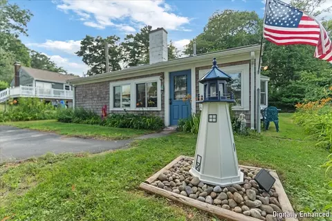 15 Charles St, Lakeville, MA 02347