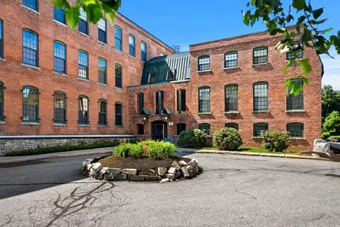 71 Princeton St #213, Chelmsford, MA 01863
