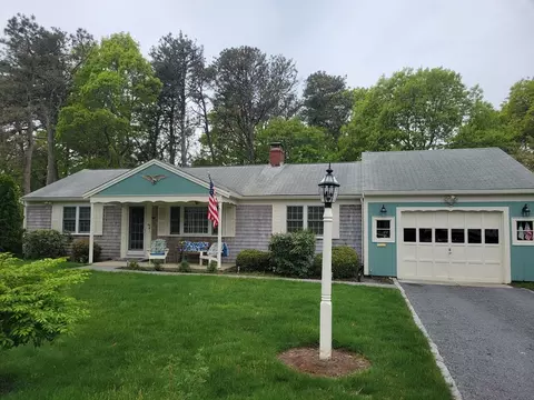 39 Phyllis Dr, Yarmouth, MA 02664