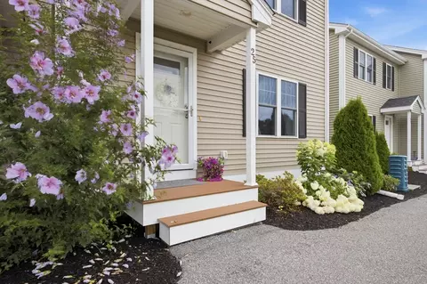 25 Riverside Dr #25, Lakeville, MA 02347