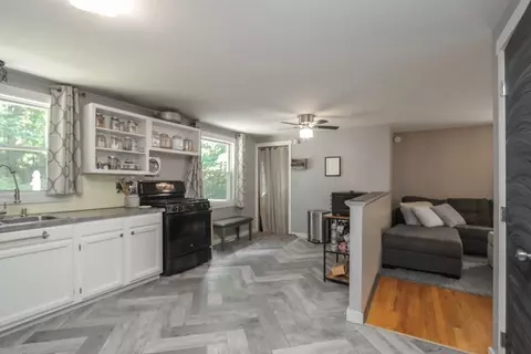 Entry Way - 41 Rosedale Ave, Springfield, MA 01128 photo 1 of 2