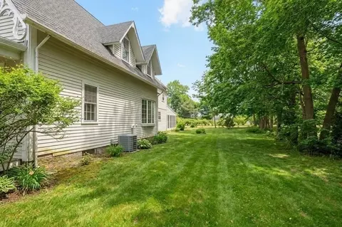 Exterior - 59 Cottage St, Hingham, MA 02043 photo 4 of 6