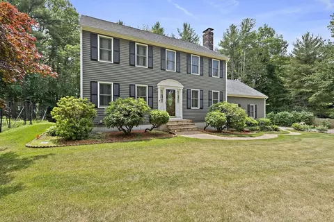 Exterior - 5 Windemere Dr, Mansfield, MA 02048 photo 2 of 4