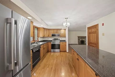 Kitchen - 5 Windemere Dr, Mansfield, MA 02048 photo 2 of 4