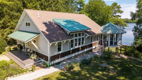40 S Main St, Carver, MA 02330