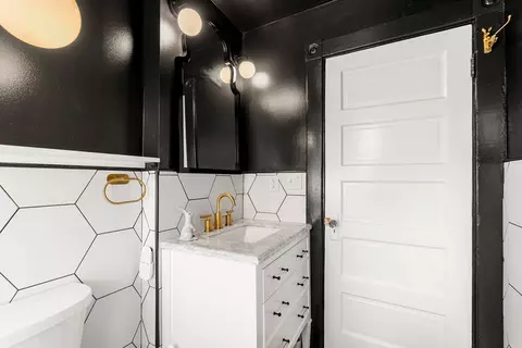 Bath - 9 Gray Cir #2, Lynn, MA 01902 photo 3 of 3
