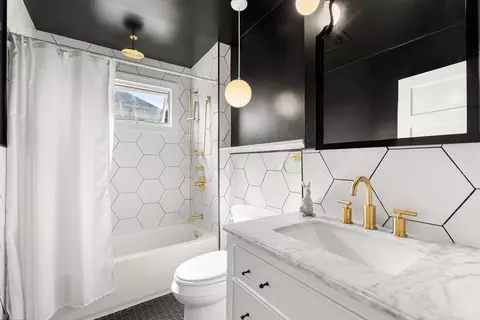 Bath - 9 Gray Cir #2, Lynn, MA 01902 photo 1 of 3