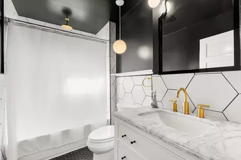 Bath - 9 Gray Cir #2, Lynn, MA 01902 photo 2 of 3