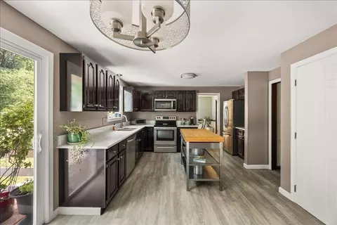 Kitchen - 9 Fort Apache Dr, Franklin, MA 02038 photo 3 of 3